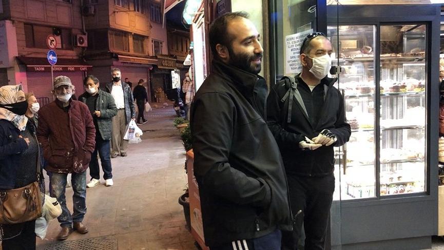 Polisten maskesiz fırına girmek isteyen vatandaşa ilginç uyarı: Hamama giren terler