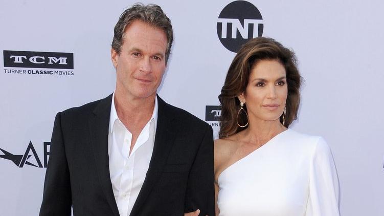 Rande Gerber, Malibu’da evsizlere yemek dağıttı