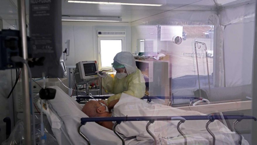 İran’da düşüş sürüyor: 24 saatte coronadan 73 ölüm