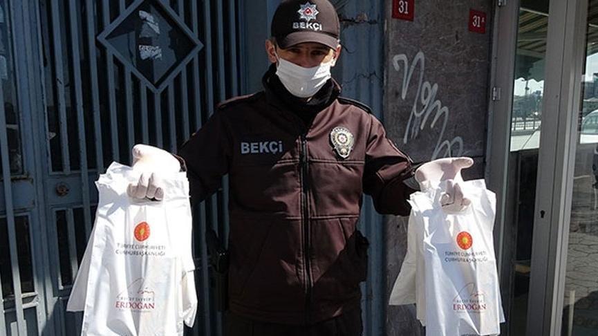 Kolonya ve maskeyi öğretmenler dağıtsın