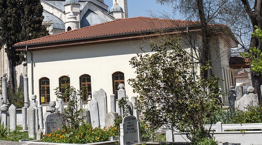 Yavuz Sultan Selim döneminde Bağdat’tan gelerek İstanbul’a yerleşen, ulemadan ve Nakşibendiyye tarikatı şeylerinden Seyyid Nizameddin Efendi tarafından kurulan tekke, kagir, dikdörtgen planlı, kırma çatılı, saçaklı, ahşap çatılı tek katlı bir binadan oluşmakta.
