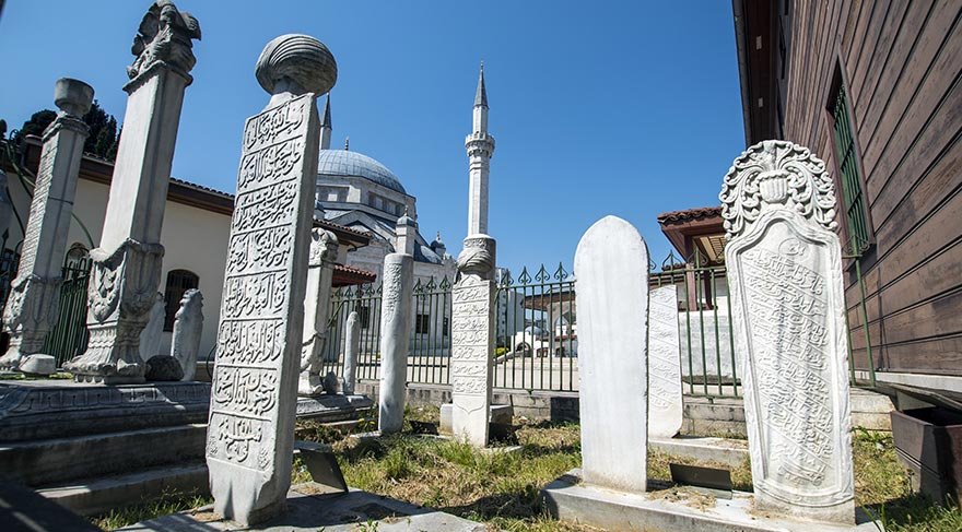 Seyyid Nizam 1550 yılında, 63 yaşında vefat edince, cenaze namazı Fatih Camii’nde dönemin ileri gelen sûfîlerinden Merkez Efendi tarafından kıldırılmış ve türbesine defnedilmişti.