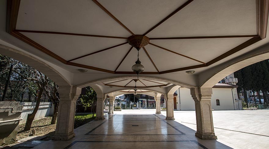 Cumhuriyet döneminde tekkelerin kapatılmasından sonra, cami olarak kullanılmaya başlanan yapı, çok sayıda restorasyondan geçmiş.