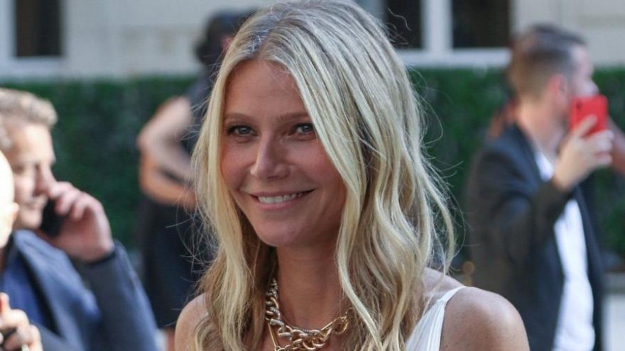 Gwyneth Paltrow, corona virüsü ile mücadeleye 20 yıllık elbisesini bağışladı
