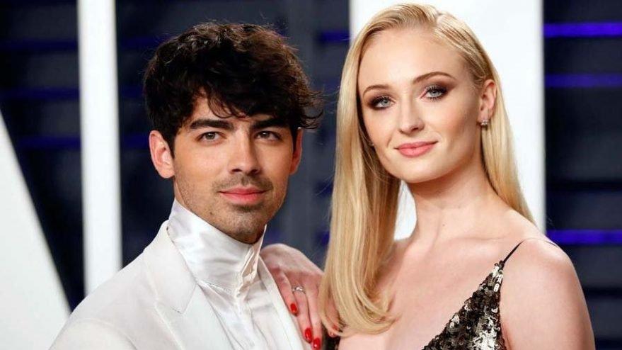 Sophie Turner ve Joe Jonas doktorlara yemek bağışı yaptı