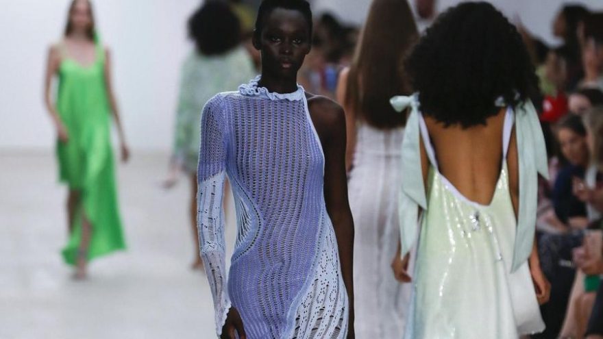 Londra Moda Haftası’nın dijital olarak yapılacağı duyuruldu