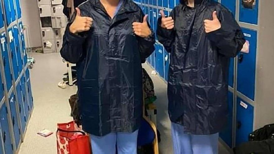 İngiltere’de ekipman krizi! Türk yardımları gecikince yağmurluk giydiler