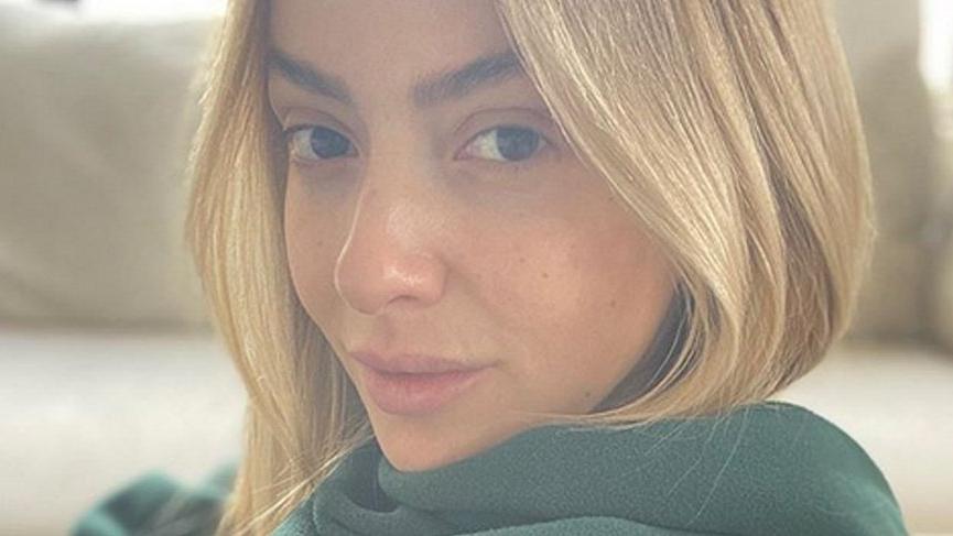 Hadise çocukluk fotoğrafını paylaştı!