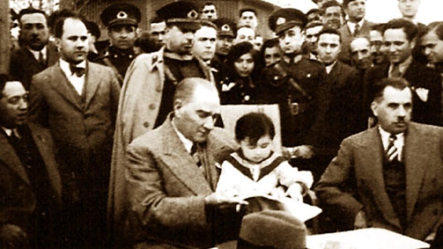 Sosyal medyanın ünlüleri 23 Nisan’ı böyle kutladı