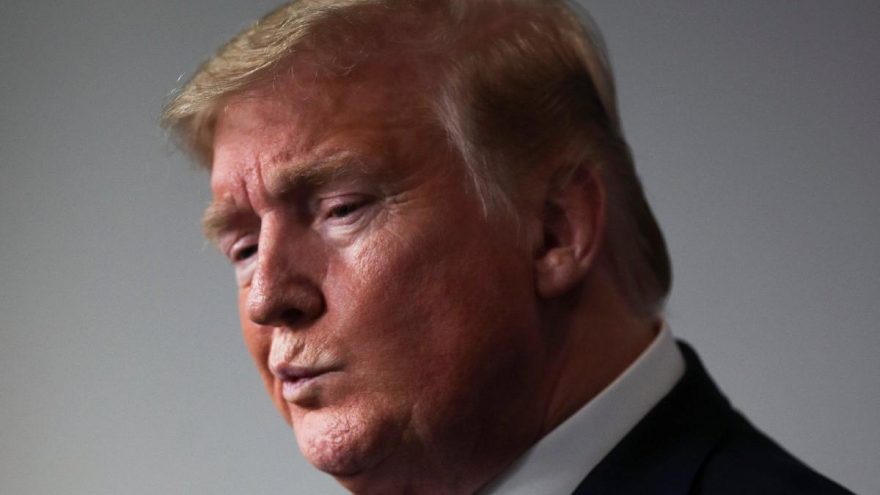 Dezenfektan çıkışıyla alay edilen Trump bozuldu! Soru bile almadan gitti