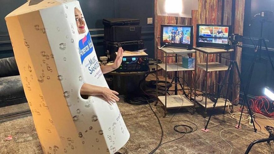 Katy Perry dezenfektan kostümü giyip ‘Ellerinizi yıkayın’ dedi
