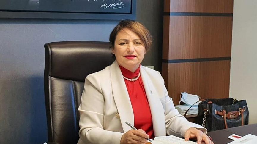 “Sağlıkçılar çok çalışıyor, hak ettiği ücreti alamıyor!”