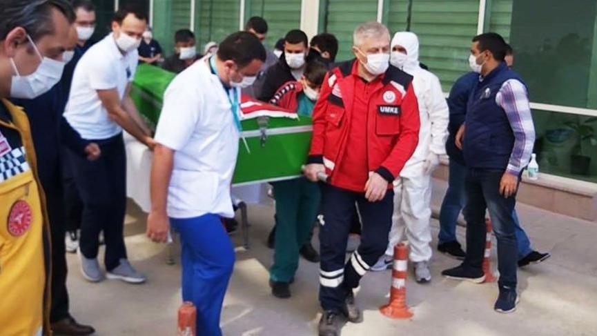 Bir sağlık çalışanı daha hayatını kaybetti