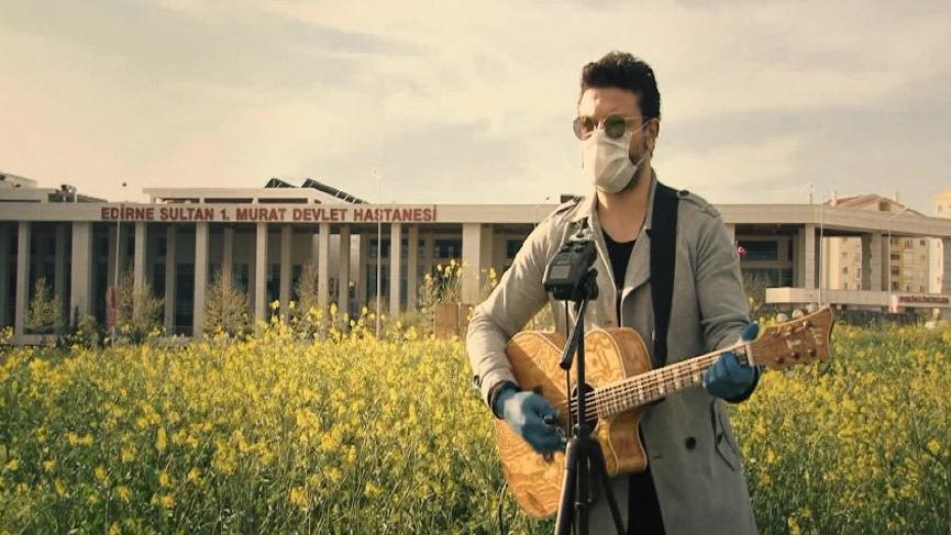 Müzisyen Cihan Ege, sağlık çalışanları için Nazım Hikmet’in Yaşamaya Dair şiirini besteledi
