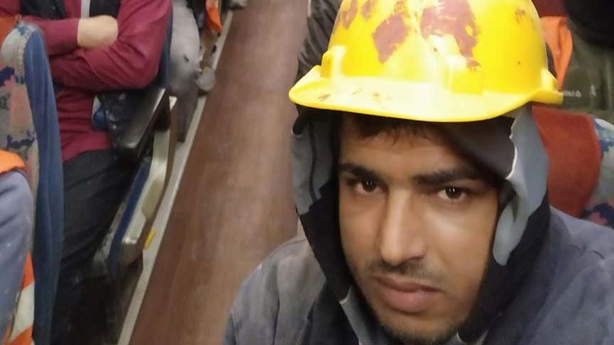 İşçilerin nasıl çalıştığını anlattı işinden atıldı