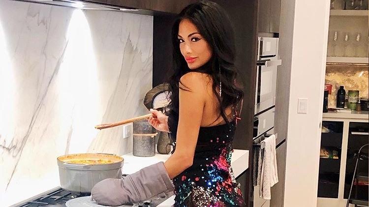 Nicole Scherzinger temizliği aksatmıyor