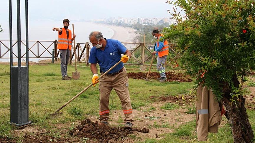 Konyaaltı Sahili, yaz sezonuna hazırlanıyor