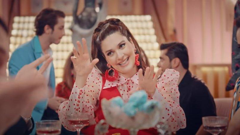 Bergüzar Korel’in film gibi klibi