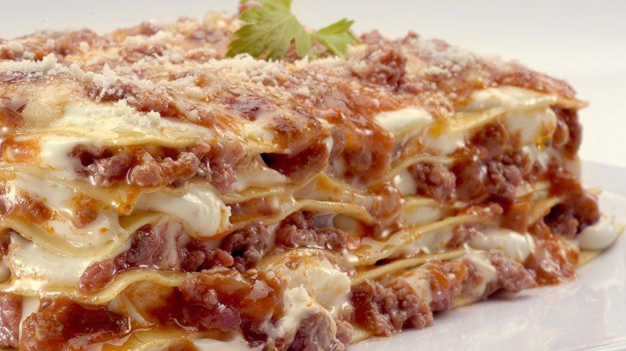 Kiymali Rulo Lazanya Tarifi Nasil Yapilir Kadinca Tarifler Yemek Tarifleri Yemek Lazanya