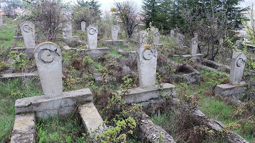 Yozgat’ta ay yıldız işli, isimsiz taş mezarlar gizemini koruyor