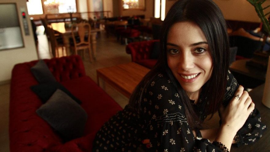 Cansu Dere’nin veteriner gerginliği!