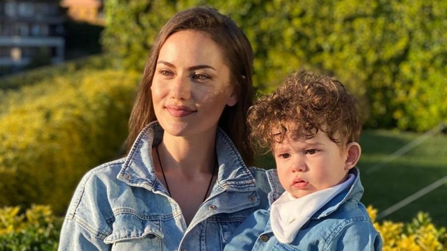 Sosyal medya Fahriye Evcen ile oğlunu konuşuyor