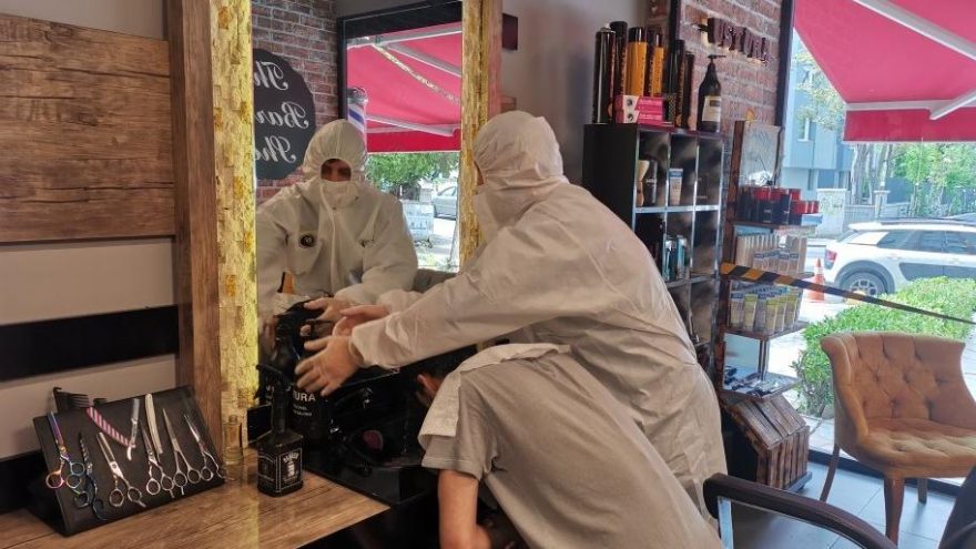 Kadıköy’de kuaför, berber ve güzellik salonları kepenklerini açtı