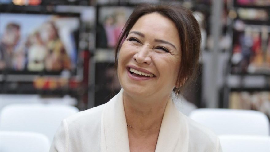 Demet Akbağ: Gürdal’ın fotoğrafını öperek sahneye çıkarım