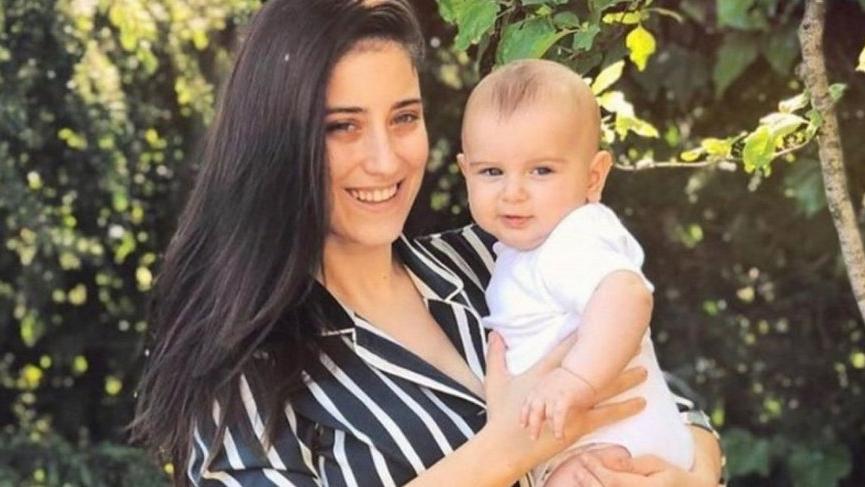 Hazal Kaya’dan Anneler Günü’ne özel bir ilk!