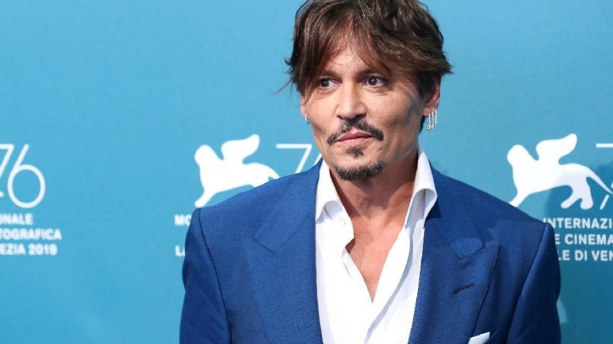 Johnny Depp, bulvar basınının telefonunu hacklediğini iddia etti