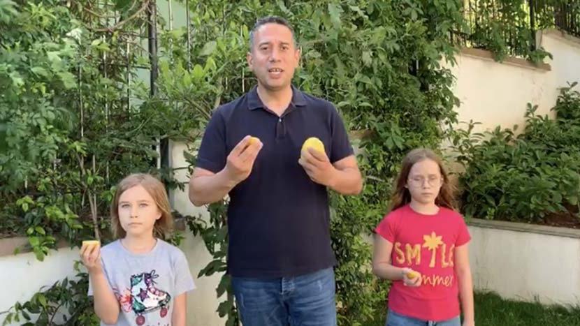 İkiz kızlarıyla limon protestosu