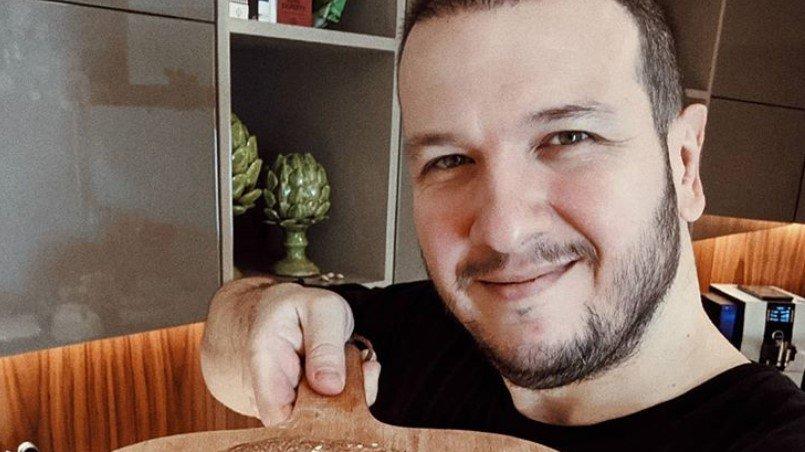 Şahan’dan güldüren taklit: ‘Kayışı sıyırmış kamyon gibi bastım…’
