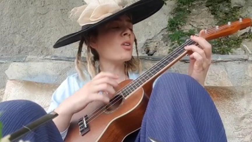 Demet Evgar’ın Barış Manço performansı