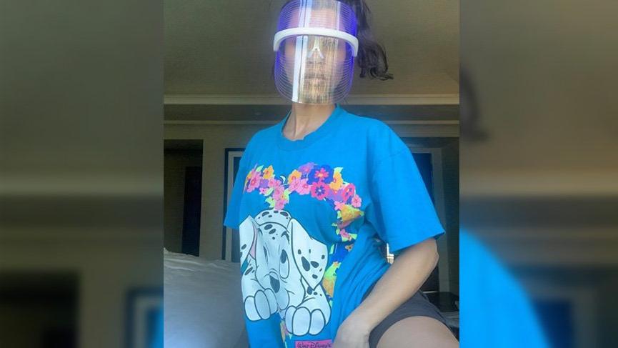 Kourtney Kardashian 1300 TL’ye Led ışıklı maske satışına başladı