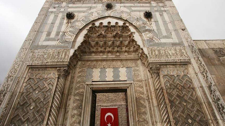 Selçuklulardan günümüze gelen eser: Sahip Ata Külliyesi