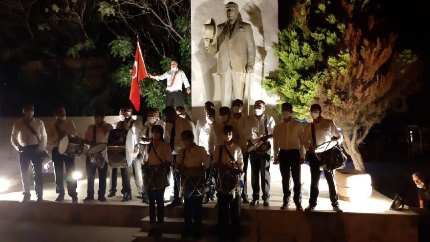 Turizm cenneti Bozcaada sokaklarında bandolu coşku