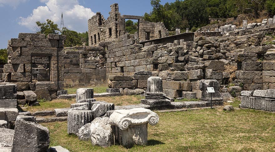 Bu alanda her yıl 5 gün süren dinsel bayramların kutlanmasını geleneksel hale getirildi.