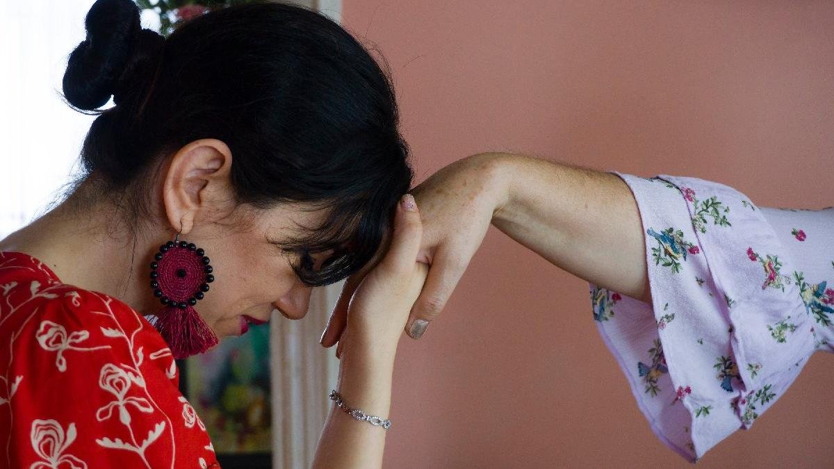 Başı rahmet, ortası mağfiret ve sonu azaptan kurtuluş olan mübarek Ramazan ayına veda ederken birlik ve beraberlik duygularımızın perçinlemesini temmeni ediyorum. Ramazan Bayramınız kutlu olsun...