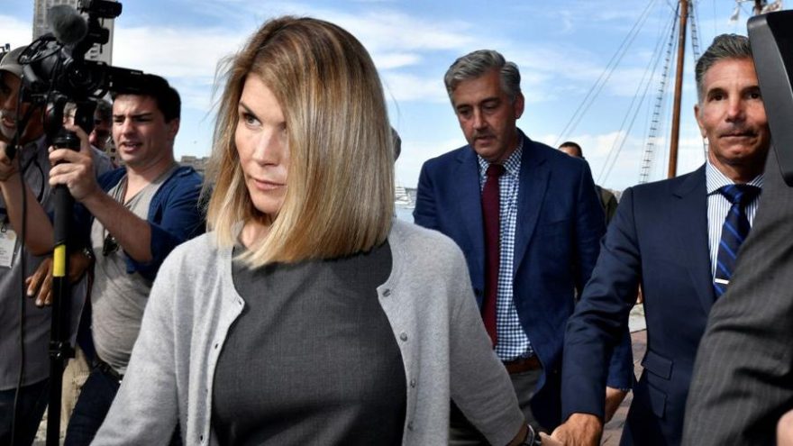 Lori Loughlin hakkındaki suçlamaları kabul etti