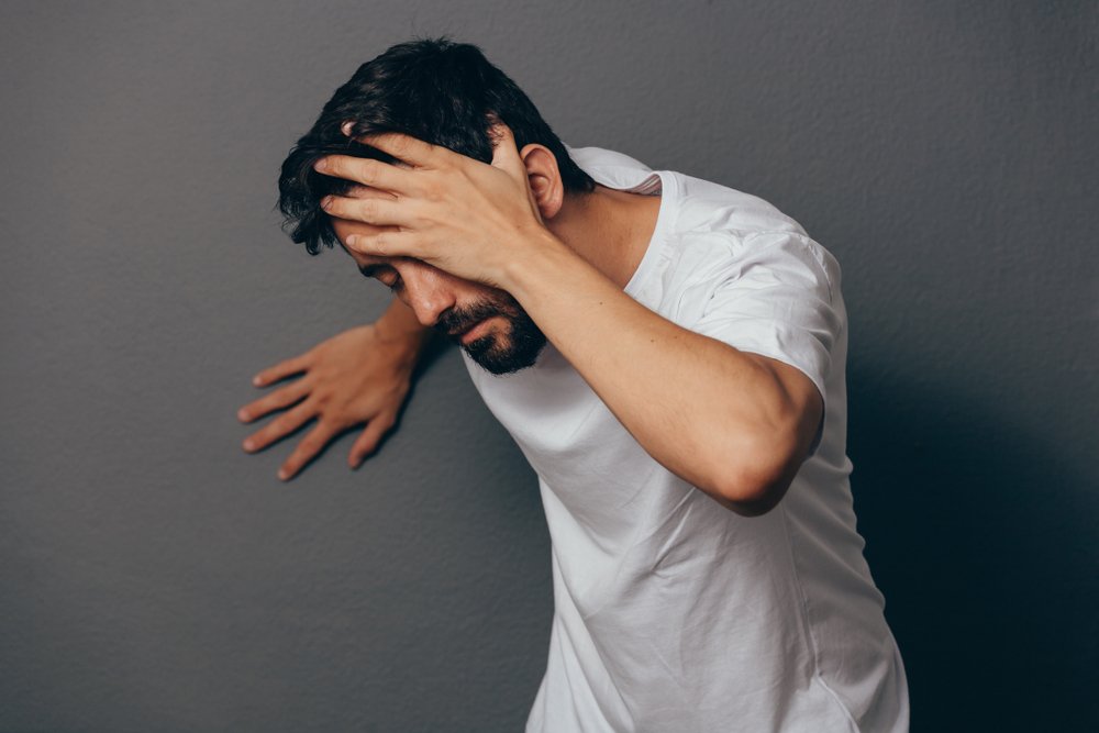 Hastaların ‘dönme hissi’ olarak tarif ettiği vertigonun bir nedeni de vitamin eksikliği. Yapılan son araştırmalara dikkat çeken Kulak Burun Boğaz Hastalıkları ve Baş Boyun Cerrahisi Uzmanı Prof. Dr. Arzu Tatlıpınar, “Demir eksikliği anemisi, B12 ve D vitamini eksikliği vertigoya neden oluyor” dedi.
