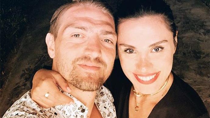 Caner Erkin, Şükran Ovalı’ya olan aşkını çatıya yazdı