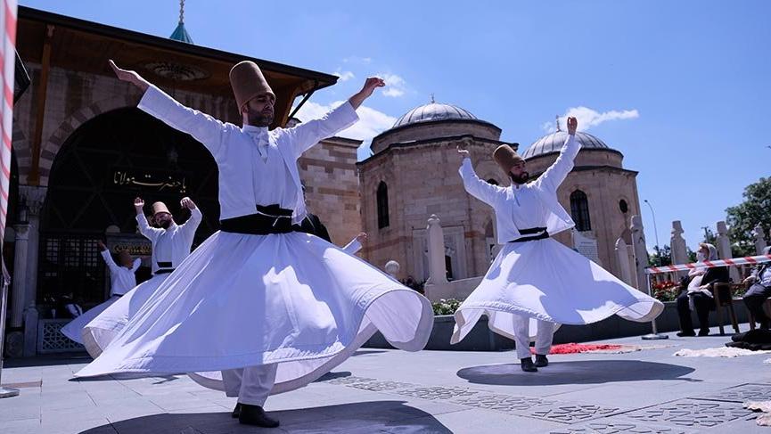Mevlana Müzesi 2,5 ay sonra kapılarını yeniden açtı