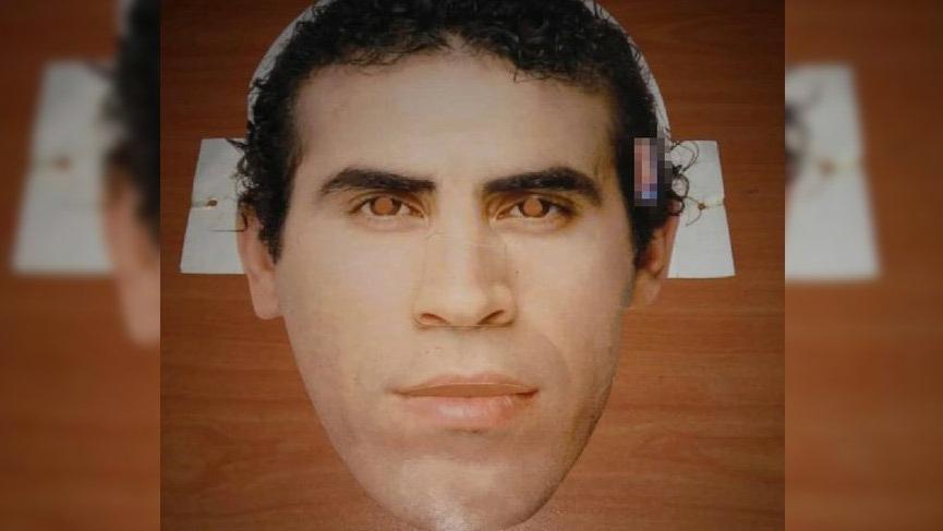 Haluk Levent, yıllar önce bir gazetenin dağıttığı maskeyi paylaştı