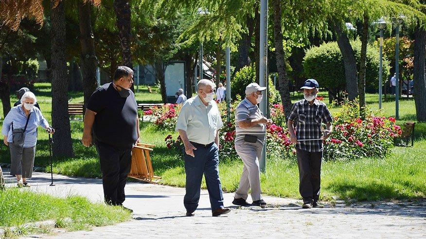 65 yaş üstü ve 18 yaş altı sokağa çıkma yasakları ne zaman bitecek? Gözler kabine toplantısında…