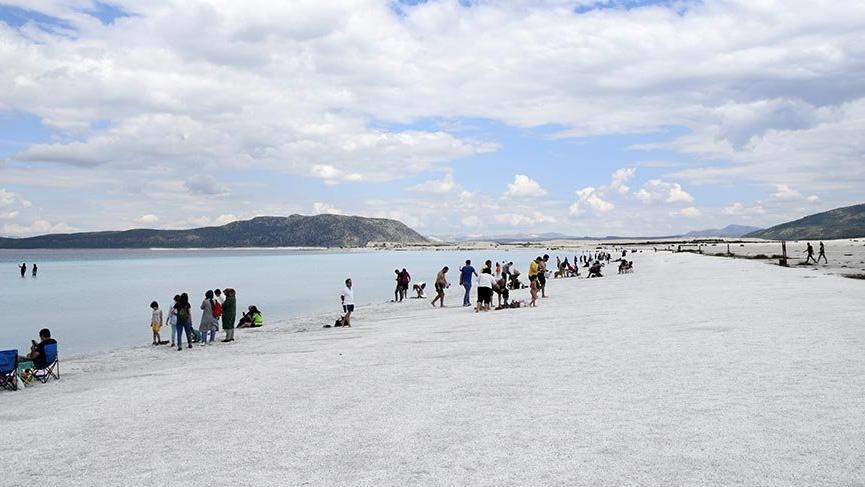 Salda Gölü’ne ziyaretçi akını