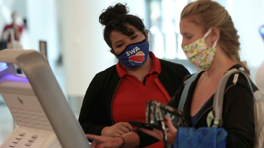 ABD’de uçakta maske takmayan, bir daha uçamayacak