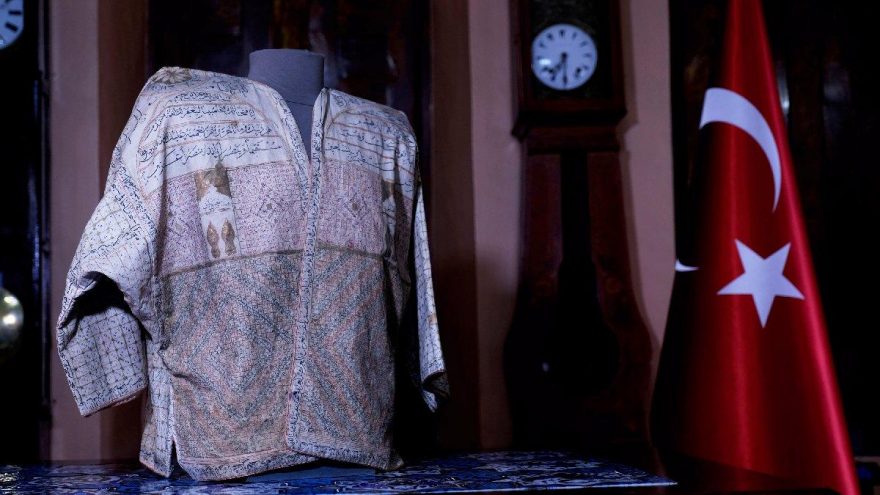 Mevlana’nın oğluna ait ‘tılsımlı gömlek’ gizemini koruyor