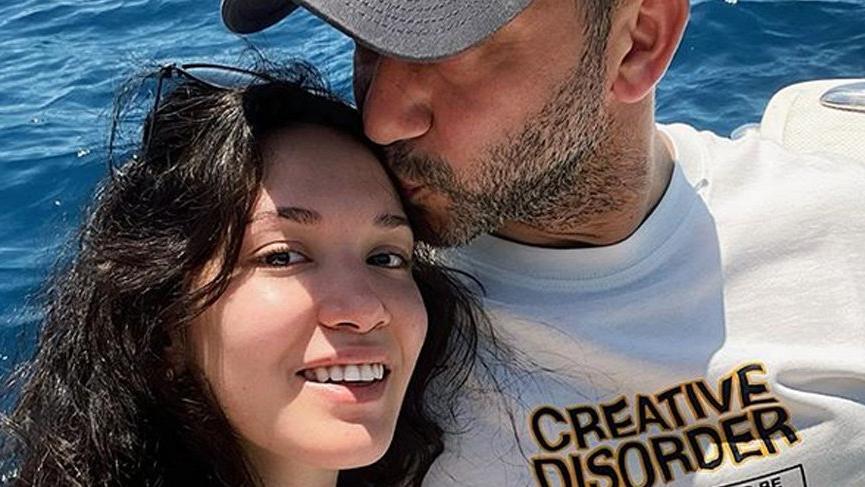 Rıza Kocaoğlu’dan sevgilisi Hazal ile aşk paylaşımı