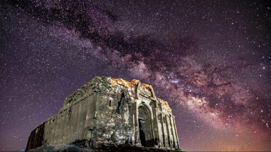 Van’daki 1700 yıllık St. Bartholomeus Kilisesi ilk kez gece fotoğraflandı