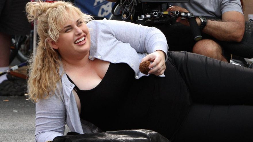 Rebel Wilson, yapımcıların kilo alması için para verdiklerini itiraf etti